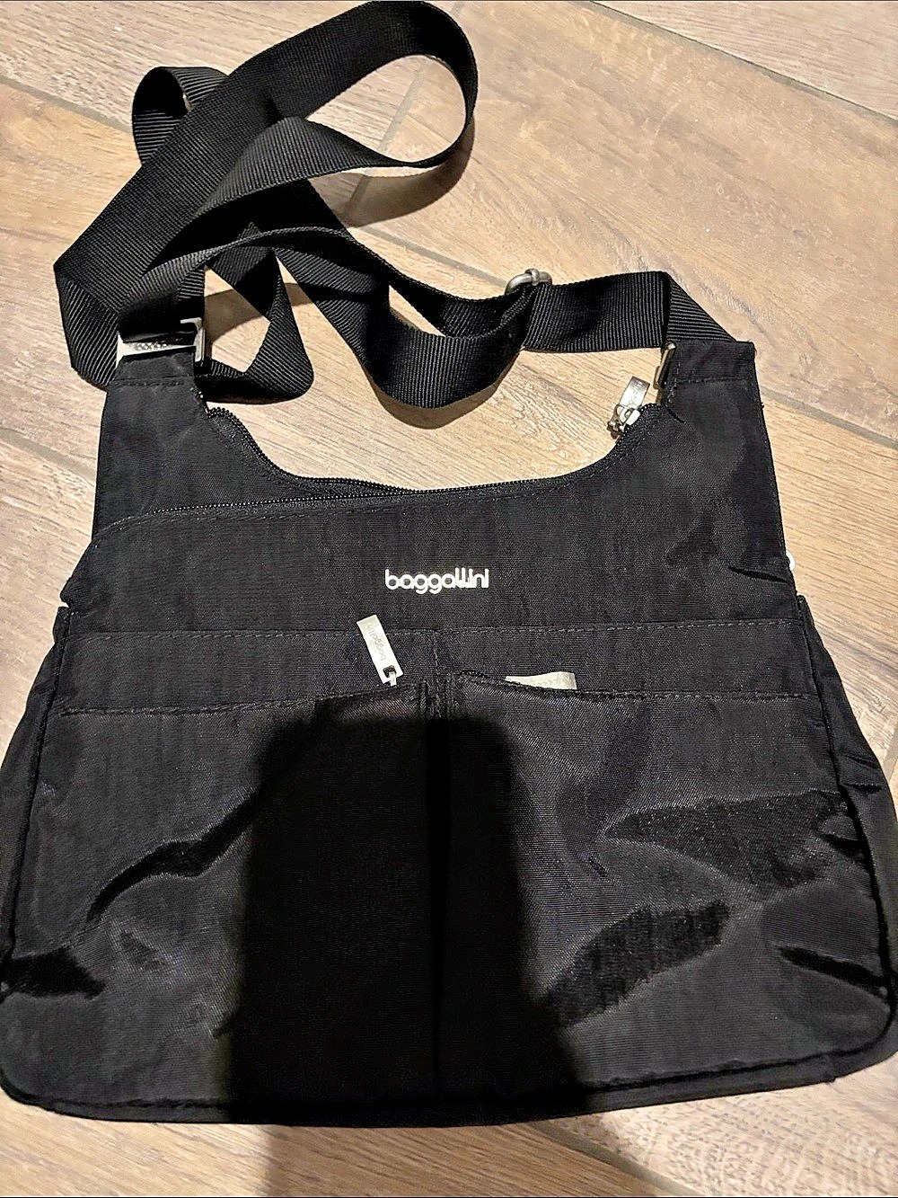 Baggallini Black Shoulder Bag - Picture 1 of 4